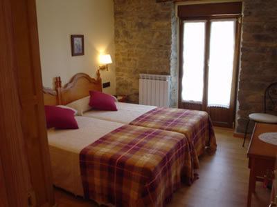 Hostal Restaurante Arangoiti Yesa Eksteriør billede