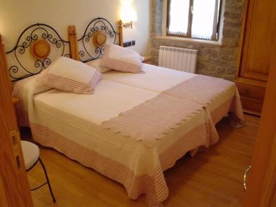 Hostal Restaurante Arangoiti Yesa Eksteriør billede