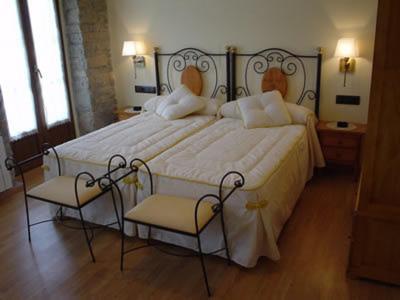 Hostal Restaurante Arangoiti Yesa Eksteriør billede